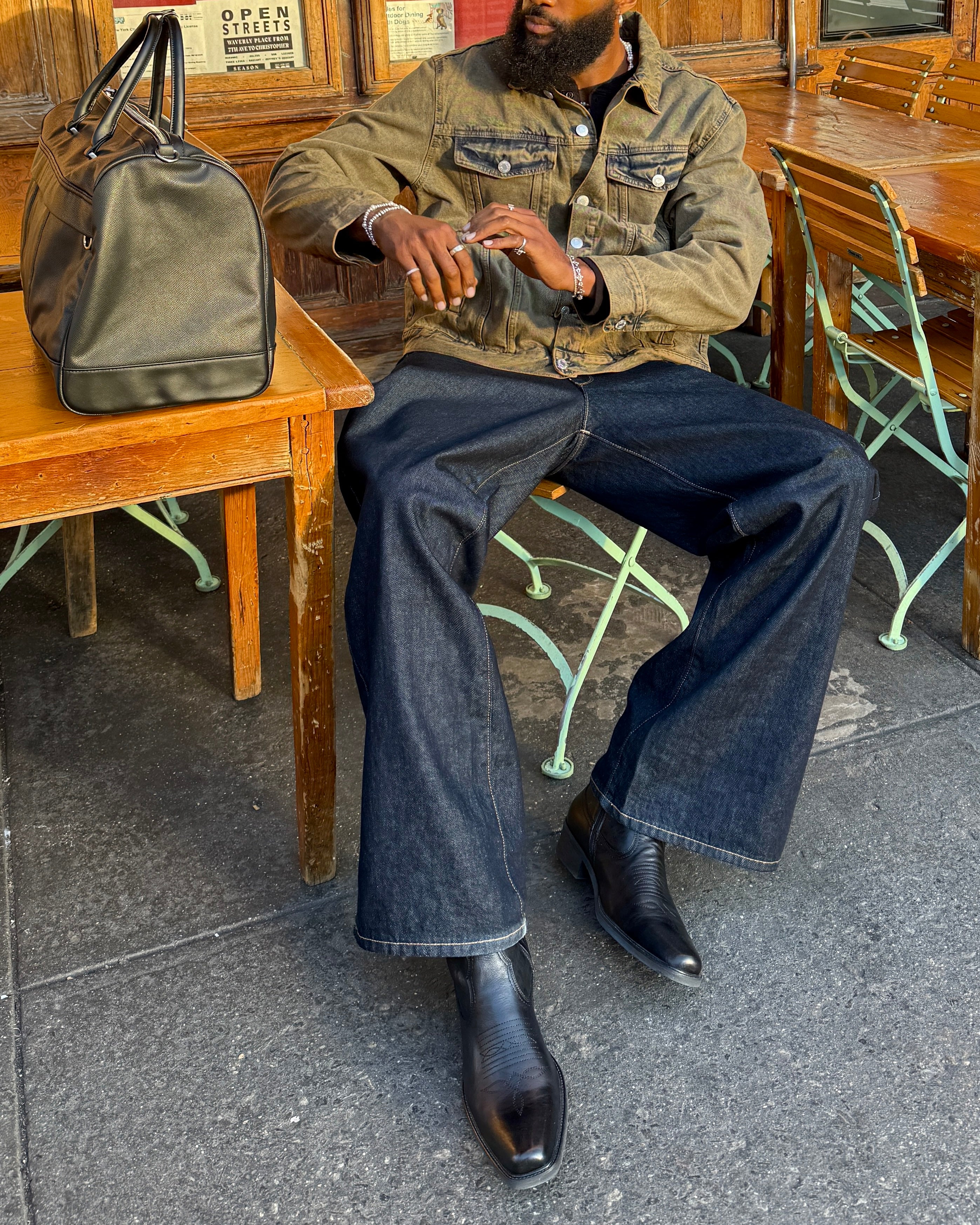 SANDERSON BLACK LEATHER